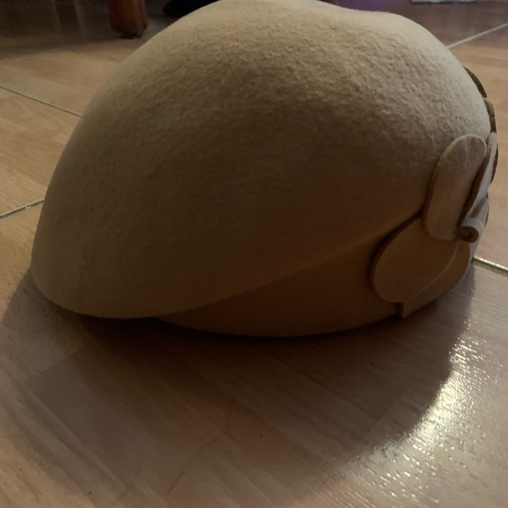 Beige Flower Beret